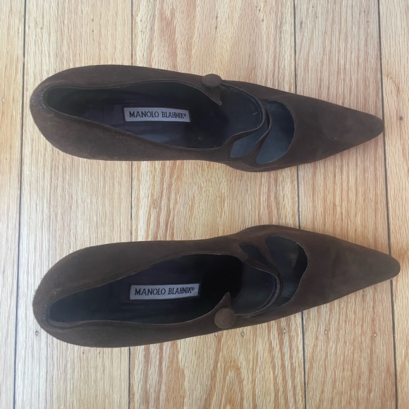 Manolo Blahnik brown suede heel. Size 40.5. Excellent pre-owned condition. - Picture 3 of 6